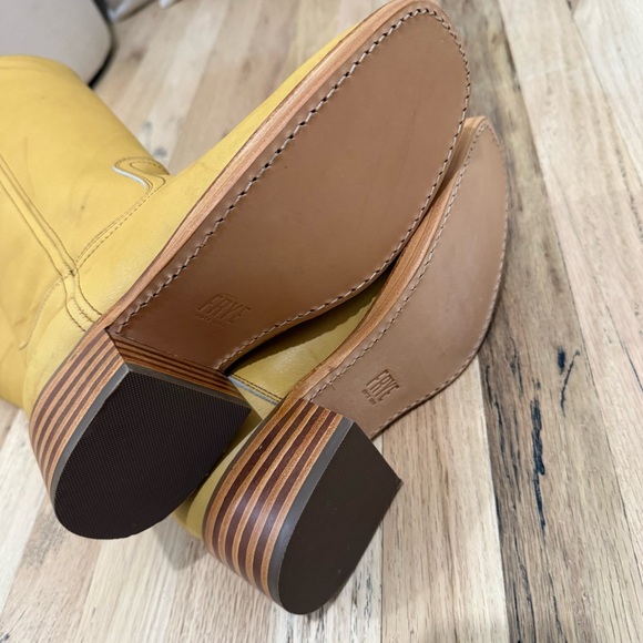 Frye Campus 14L Boots Banana - Picture 9 of 10